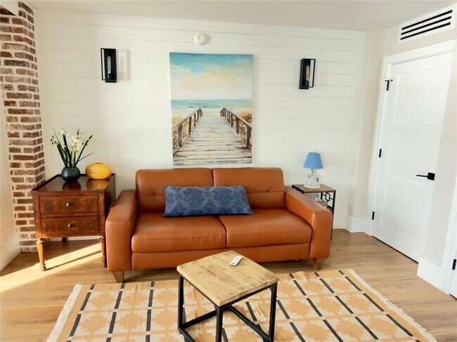 Building Photo - 800 SE 20th Ave