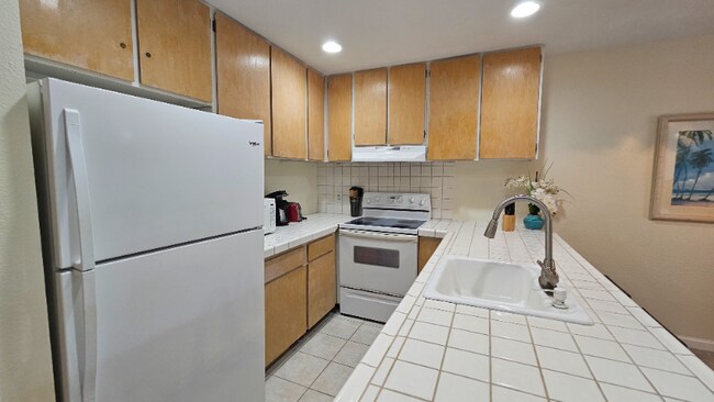 Building Photo - 75-6002-6002 Ali‘i Dr