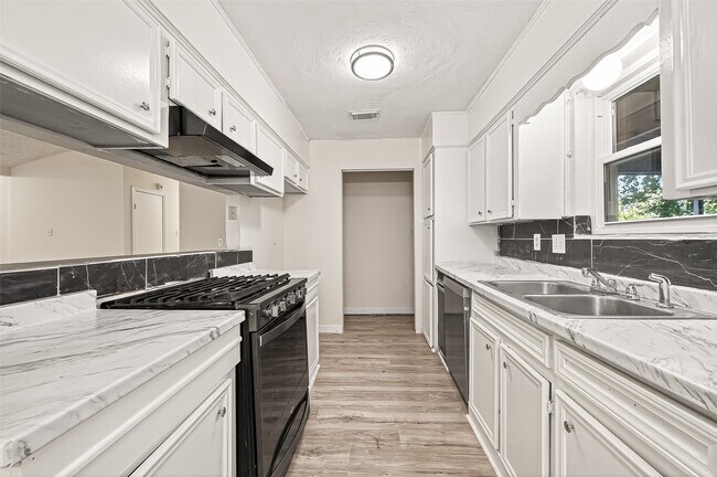 Building Photo - 4123 Cedar Gardens Dr