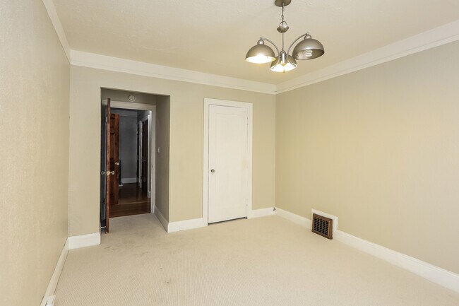 Building Photo - 708 Calmar Ave