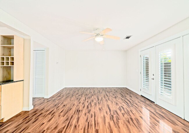 Building Photo - Life at the Heart of Lowcountry Living in Mt. Pleasant!