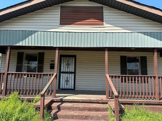 Building Photo - Charming 3-Bedroom, 1-Bathroom Home with Fenced Yard