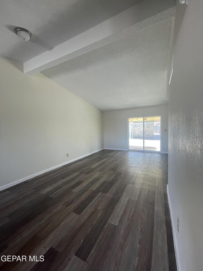Building Photo - 864 Barandal Dr