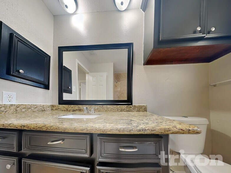 Building Photo - 2047 Lexington Woods Dr