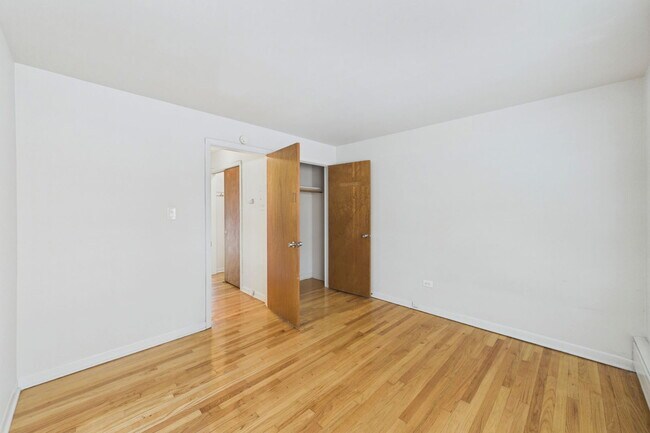 Building Photo - 7019 N Ridge Blvd
