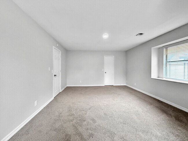 Building Photo - 3308 W Quincy St