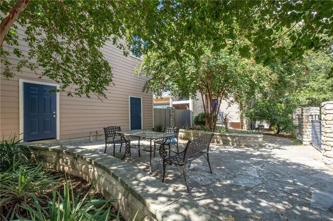 Building Photo - 2414 Longview St