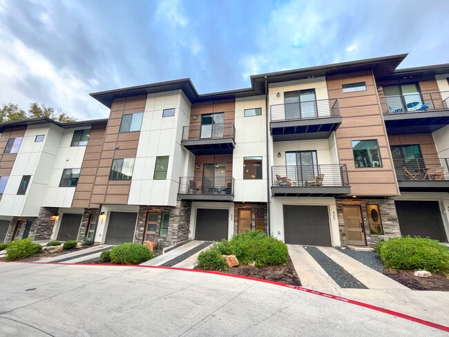 Building Photo - 3700 Clawson Rd