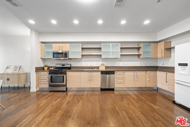 Building Photo - 1234 Wilshire Blvd