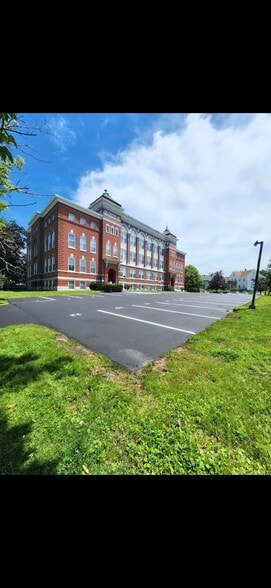 Building Photo - 35 Wood St