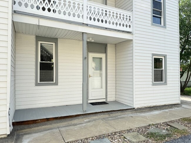 Building Photo - Spacious 3 bedroom 1 Bathroom Home in Manh...