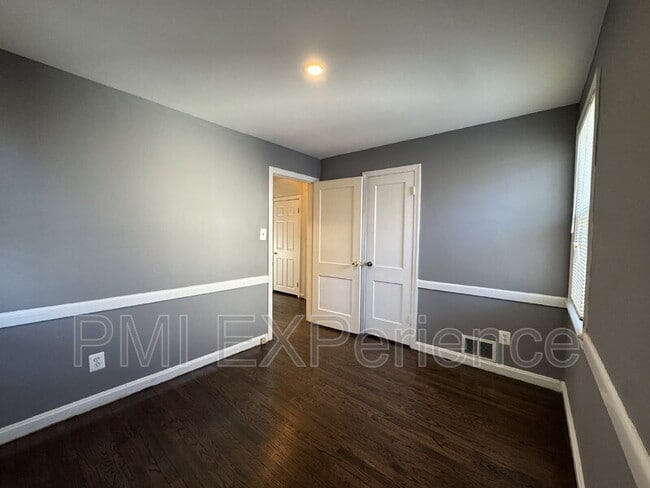 Building Photo - 2204 Ramblewood Dr