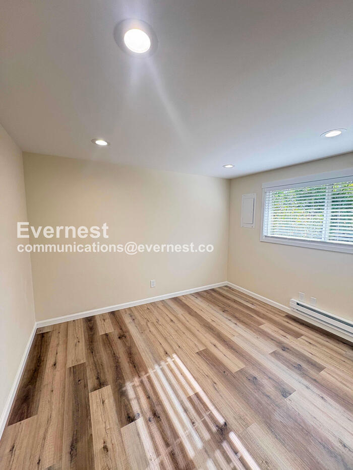 Building Photo - 16601 161st Ave SE