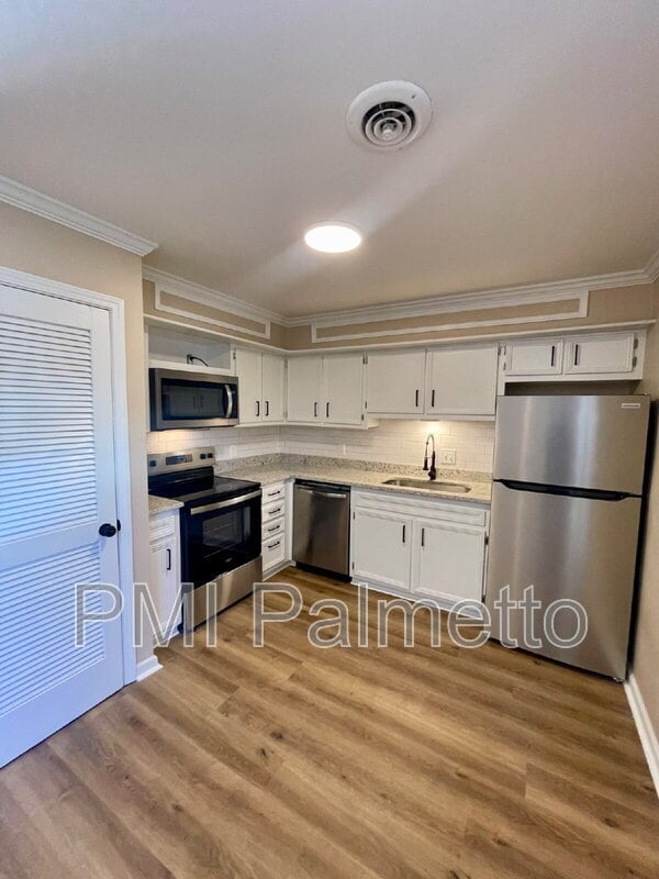 Building Photo - 4716 Palm Tree Ln