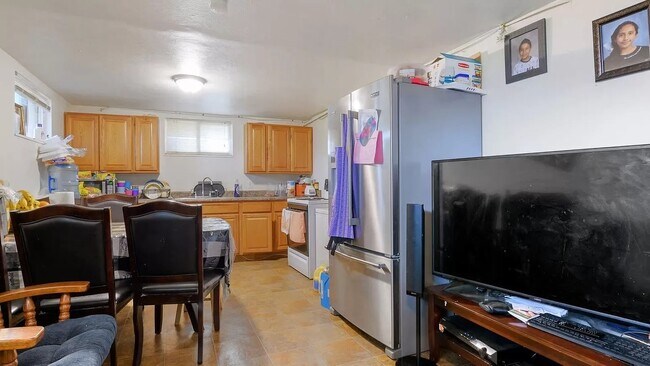 Building Photo - 860 North 200 East, Unit Basement