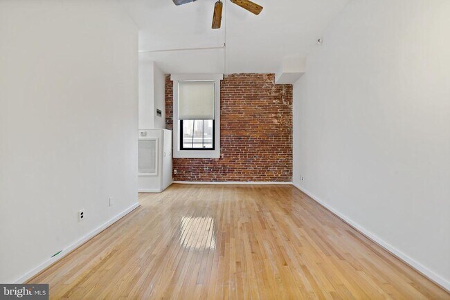 Building Photo - 1010 Race St