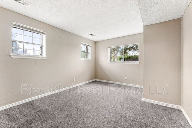 Building Photo - 1786 S Waco Ct