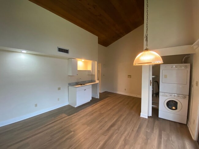 Building Photo - Studio in Grenelefe