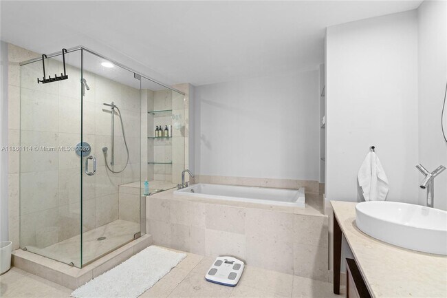 Building Photo - 465 Brickell Ave