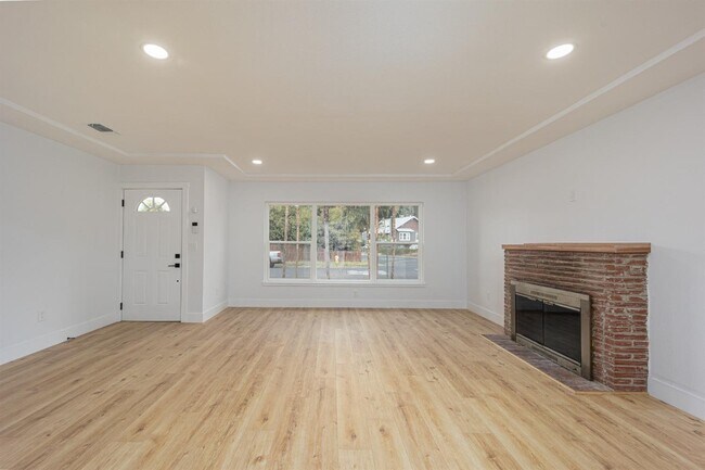 Building Photo - 1535 Hobson Ave