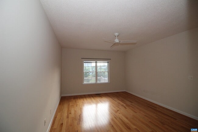 Building Photo - 121 Bryant Dr