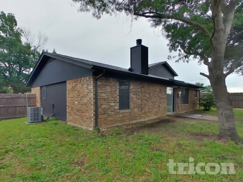 Building Photo - 6705 Lampe Ct