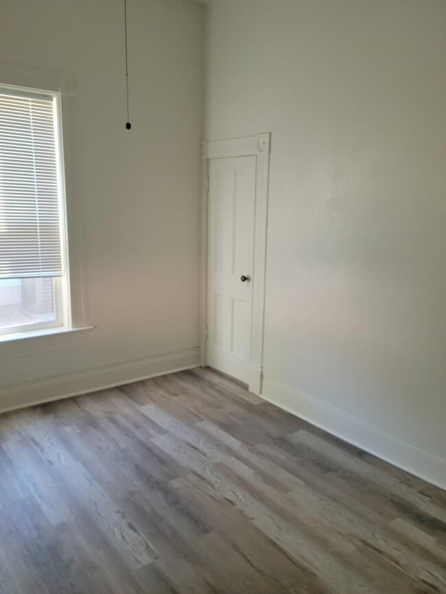 Building Photo - 712 Harrison Ave