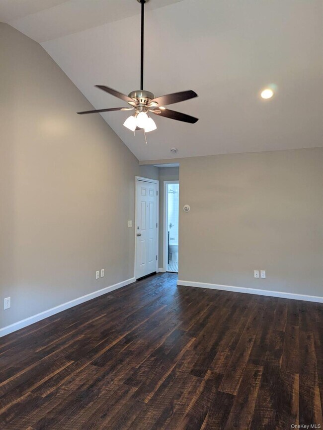 Building Photo - 1727 N Gardiner Dr
