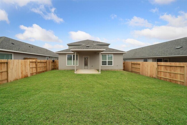 Building Photo - 18033 Martin Pines Dr