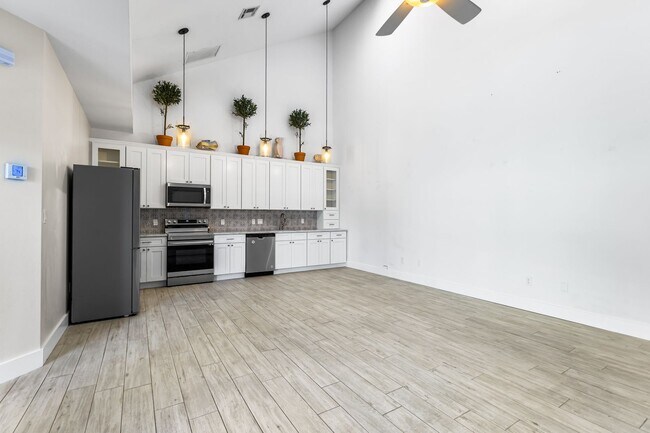 Building Photo - ** COURTYARDS AT QUAIL WOODS ** 2 BED + DEN / 2 BATH - TOWNHOME - NORTH NAPLES - ANNUAL RENTAL