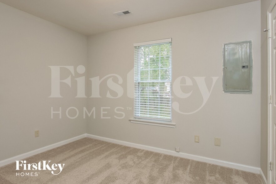 Building Photo - 4 Franklinwood Dr