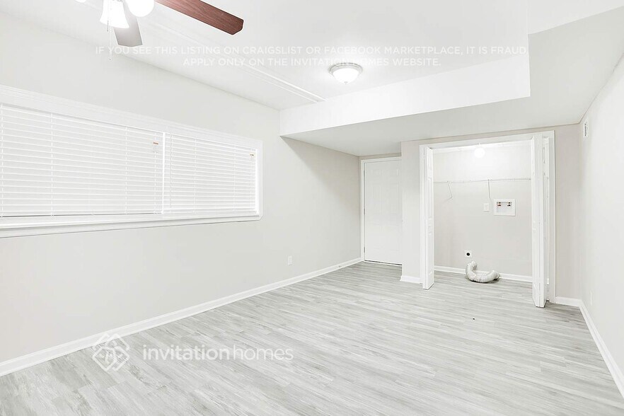 Building Photo - 3269 Robin Hood Ln