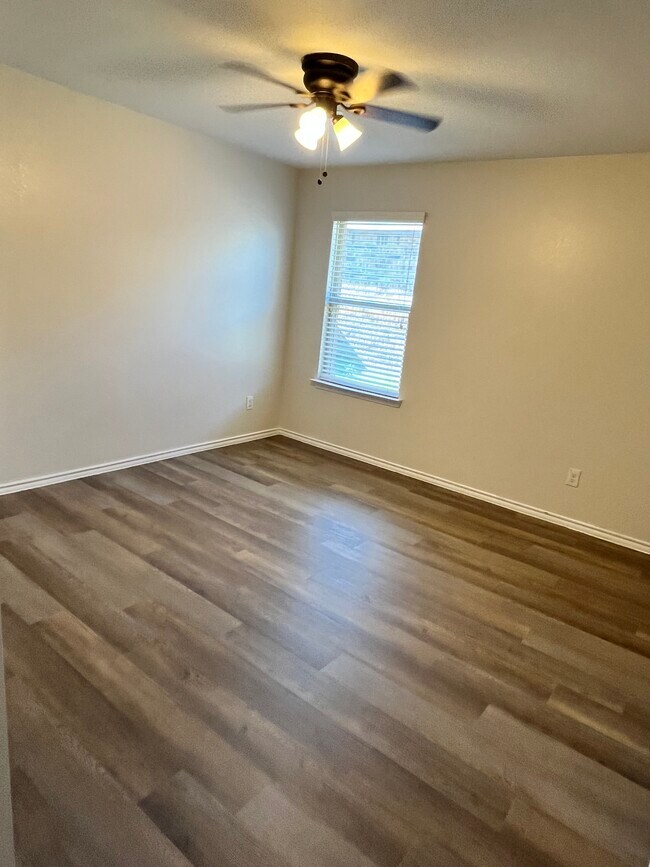 Building Photo - 1309 Basswood Ln