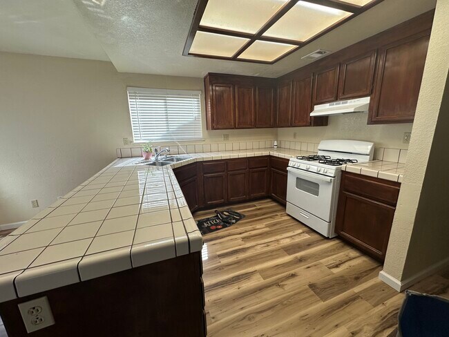 Building Photo - 2156 Sunhaven Cir