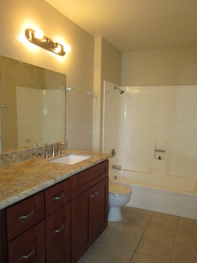 Building Photo - 2 Bedroom Condo in Mission Valley