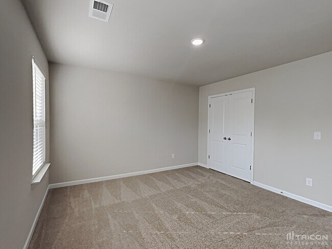 Building Photo - 209 Spring Knoll Dr