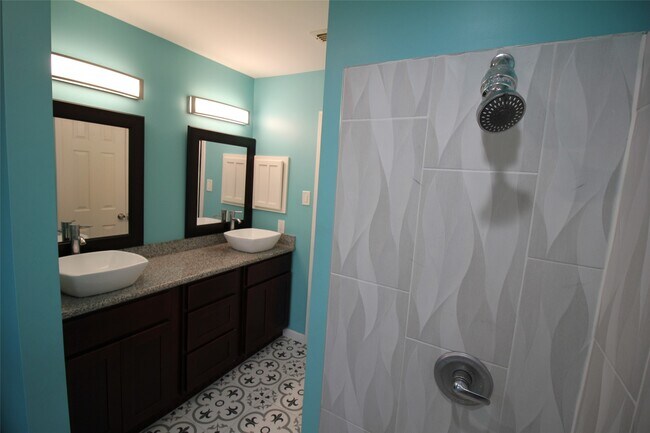 Building Photo - 20074 Crazy Horse Cir