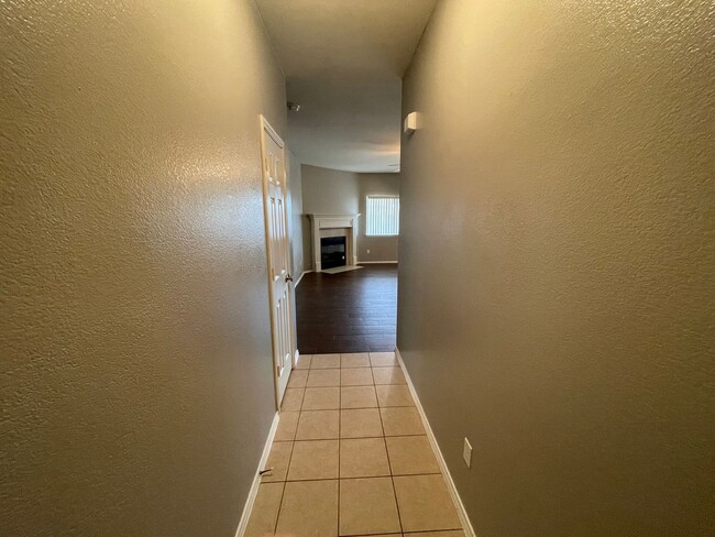 Building Photo - 6200 Suellen Ln