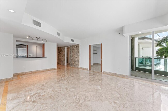 Building Photo - 1331 Brickell Bay Dr