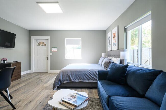 Building Photo - 1020 N Victoria Park Rd