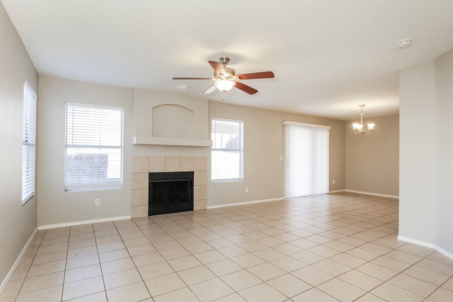 Building Photo - 11322 W Loren Ln