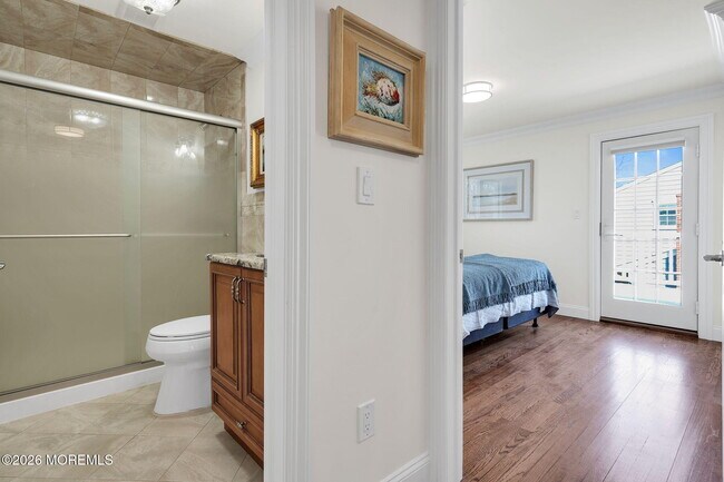 Building Photo - 606 North Blvd