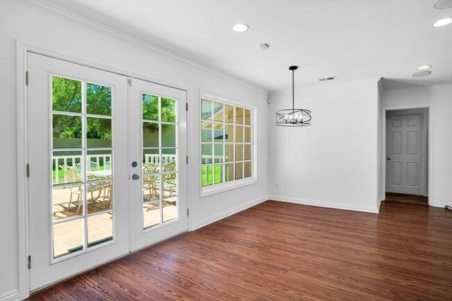 Building Photo - Stunning Northridge 4+2 Single Family House