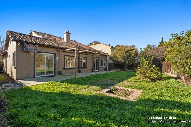 Building Photo - 155 E Heritage Dr