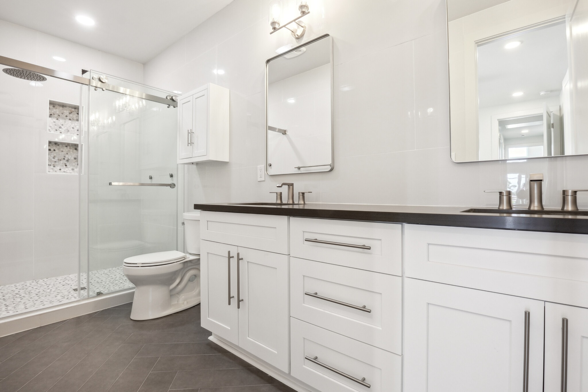 Master bathroom with his and her sinks - 428 W Solidelle St