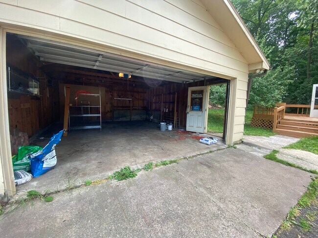 Building Photo - 2615 Seymour Rd