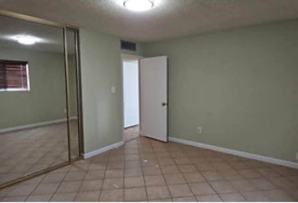 Building Photo - 2911 S Rainbow Ave