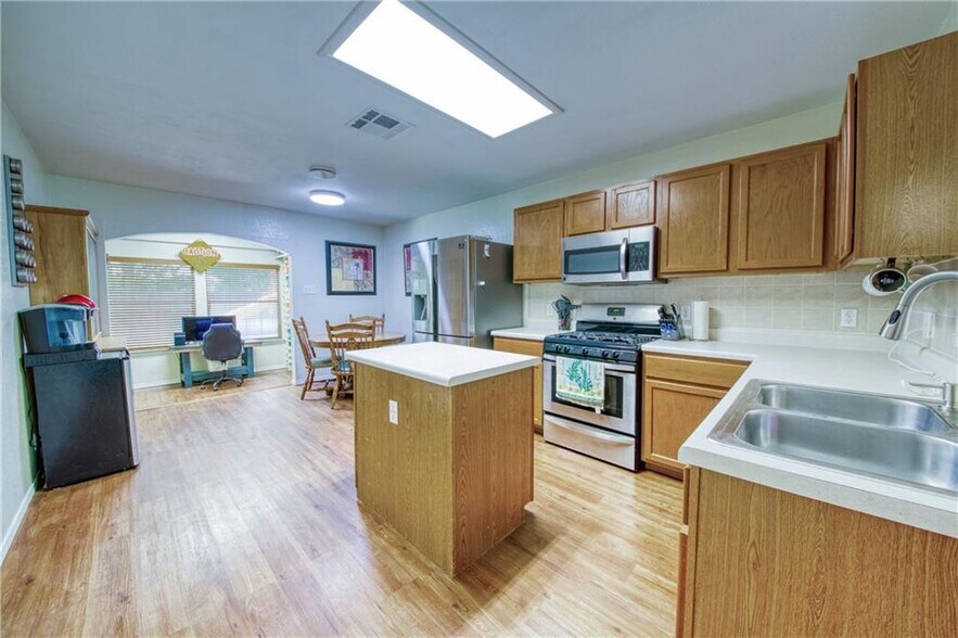 Building Photo - 301 Nicole Way