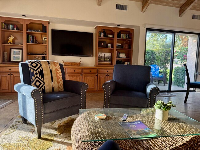 Building Photo - 310 Forest Hills Dr