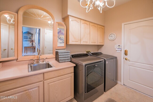 Building Photo - 10326 E Buckskin Trail